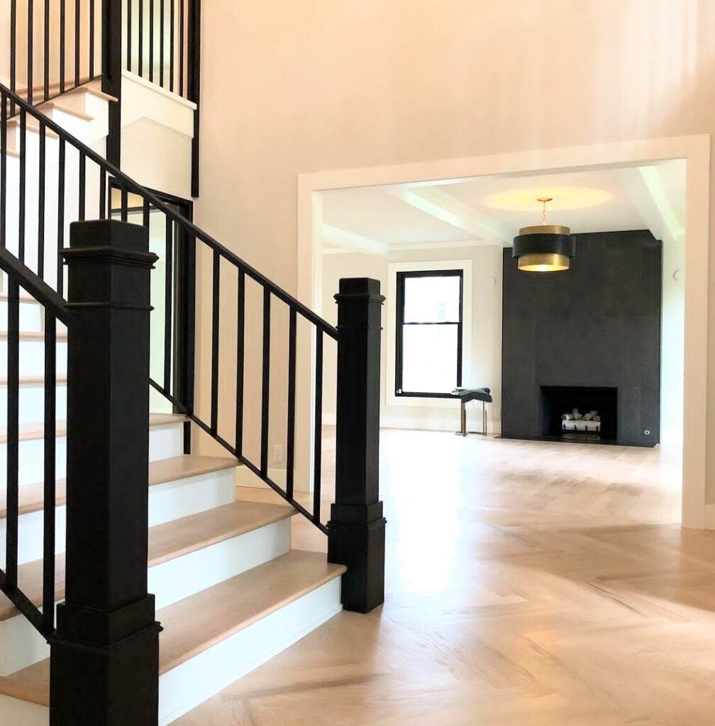 Eugene House Painter with contrasting colors to the Living Room